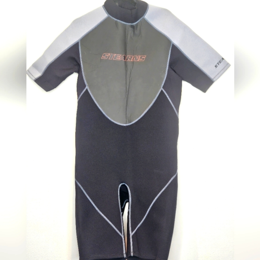 Stearns shorty adult wetsuit.
